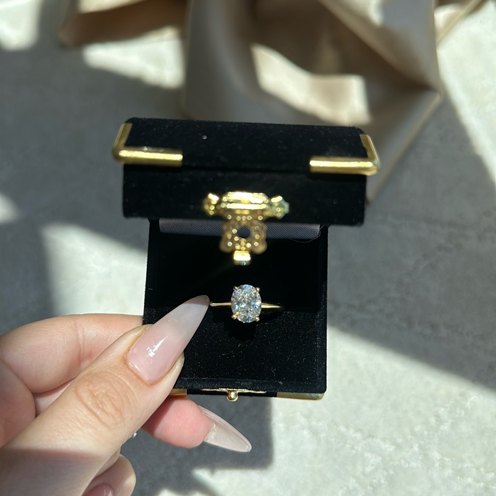 Elegant Gold and Silver Women's Ring
